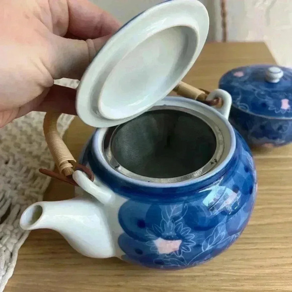 Japanese Tea Set with 2 tea cups & teapot blue floral ceramic porcelain - Picture 5 of 9